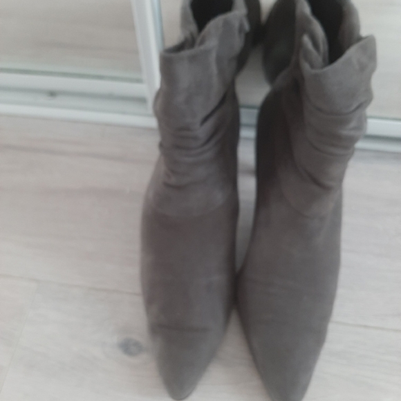 Vintage Donna Karan booties - Picture 6 of 6